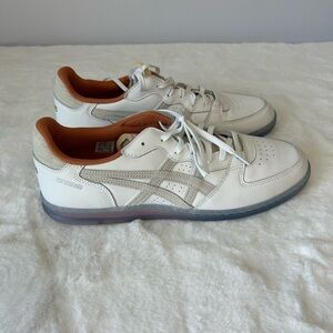 Asics Skyhand OG men’s white Piedmont grey sports style NWOB Low top Gum sole 11